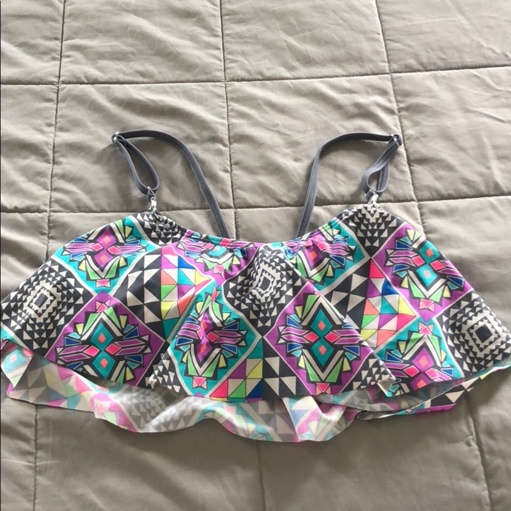 Patterned swimsuit top with padding